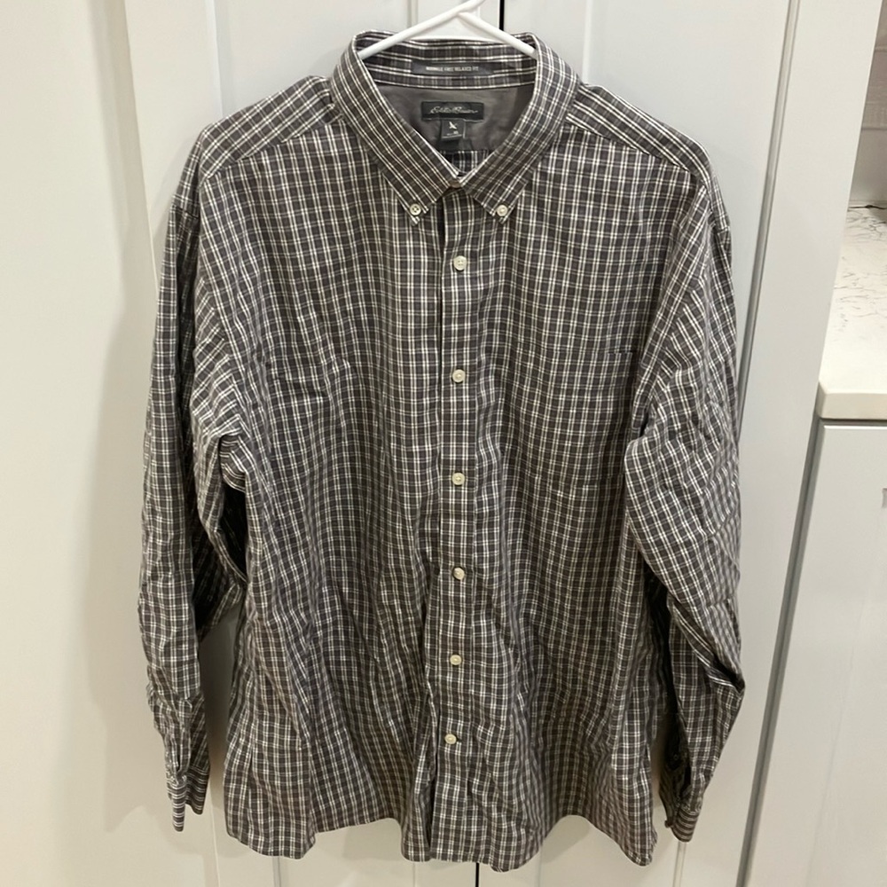 Eddie Bauer Men’s Gray White Plaid Wrinkle Free Relaxed Fit Button Down Shirt